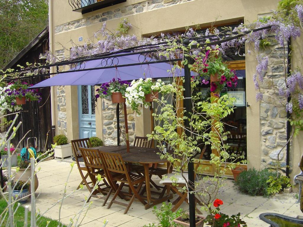 Aux Quatre Saisons Axat Bed & Breakfast Exterior photo