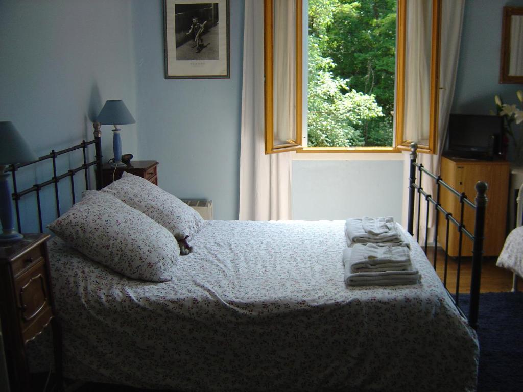 Aux Quatre Saisons Axat Bed & Breakfast Room photo