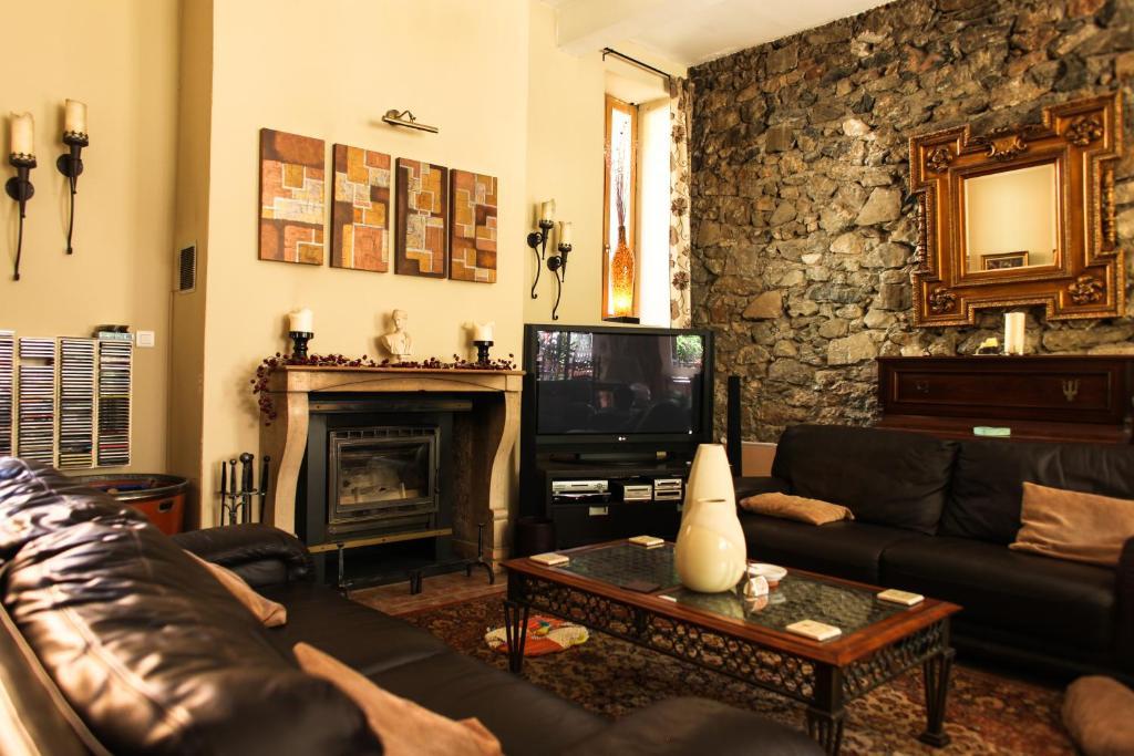 Aux Quatre Saisons Axat Bed & Breakfast Exterior photo