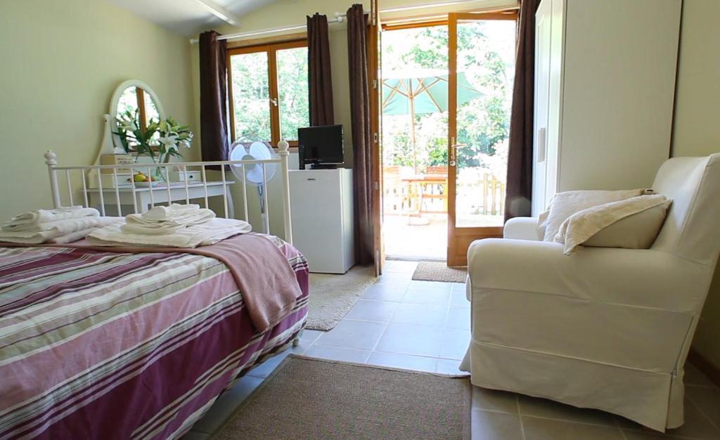 Aux Quatre Saisons Axat Bed & Breakfast Room photo